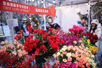 上海市中心"快闪花市"开业:年宵花、新年文创、暖冬美食,好玩又暖心